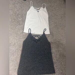 2 Tank Tops in Gray and White